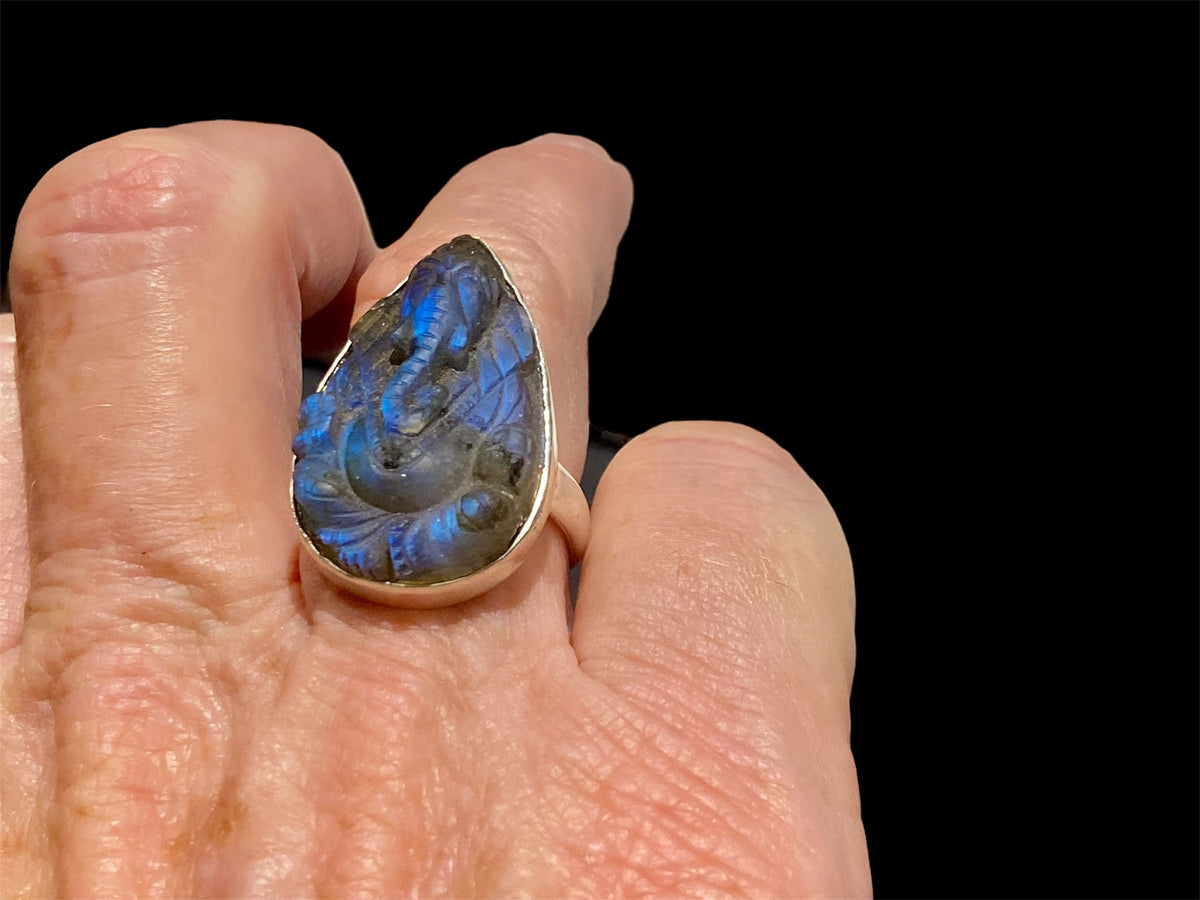 Hand carved labradorite ring with excellent fire featuring Ganesh. Sterling silver. A high quality stone with excellent colour. Stone 3 cm. Size 6.5
