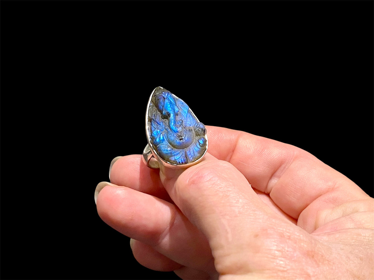 Hand carved labradorite ring with excellent fire featuring Ganesh. Sterling silver. A high quality stone with excellent colour. Stone 3 cm. Size 6.5
