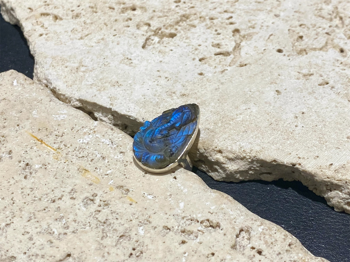 Hand carved labradorite ring with excellent fire featuring Ganesh. Sterling silver. A high quality stone with excellent colour. Stone 3 cm. Size 6.5
