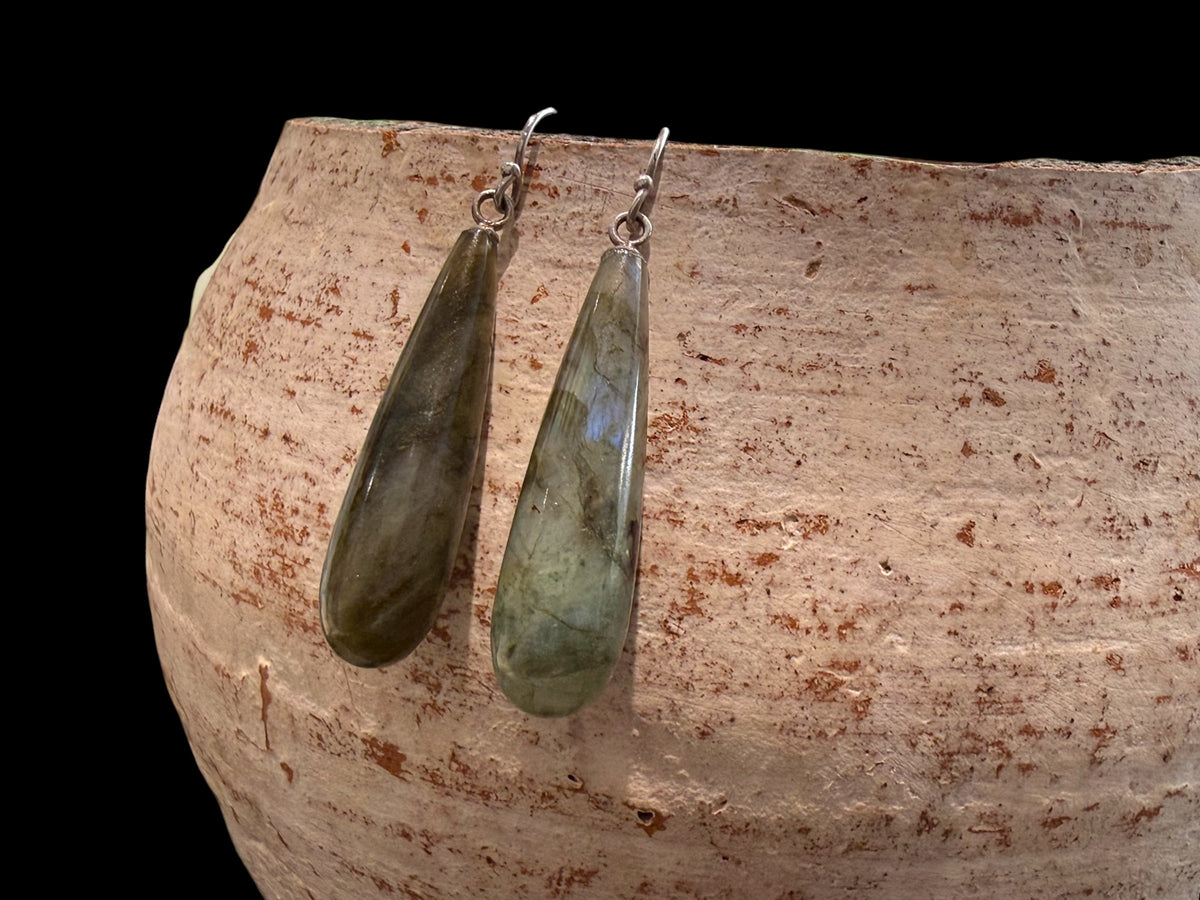 Elegant long drop labradorite earrings, crafted from top drilled labradorite stones. Sterling silver hooks complete the look. Length 4.6 cm