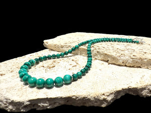 Graduated round malachite beads are highlighted with the smallest amount of sterling silver detailing and a sturdy hook clasp. Measurements: 47.2 cm length. Bead diameter 8mm, 6mm, 4mm and 3mm
