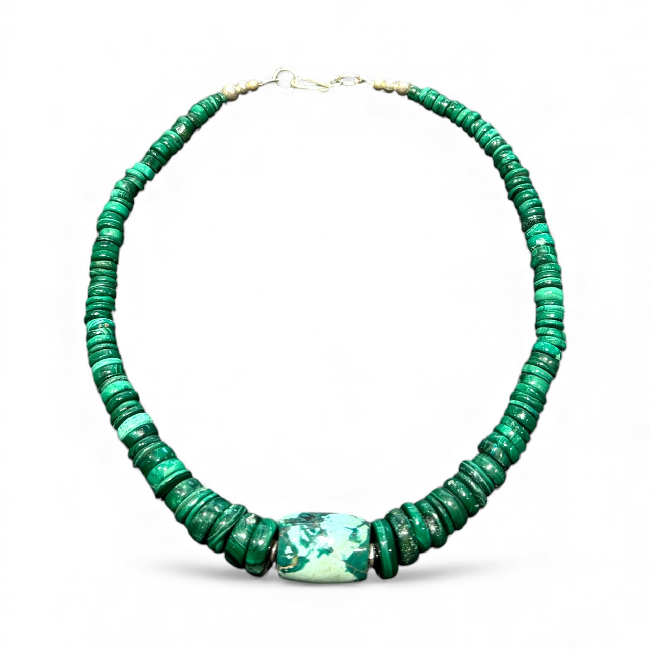 Unique choker of graduated heshi beads that showcase a stunning turquoise and malachite centrepiece. Sterling silver bead detailing and clasp. Length 40 cm