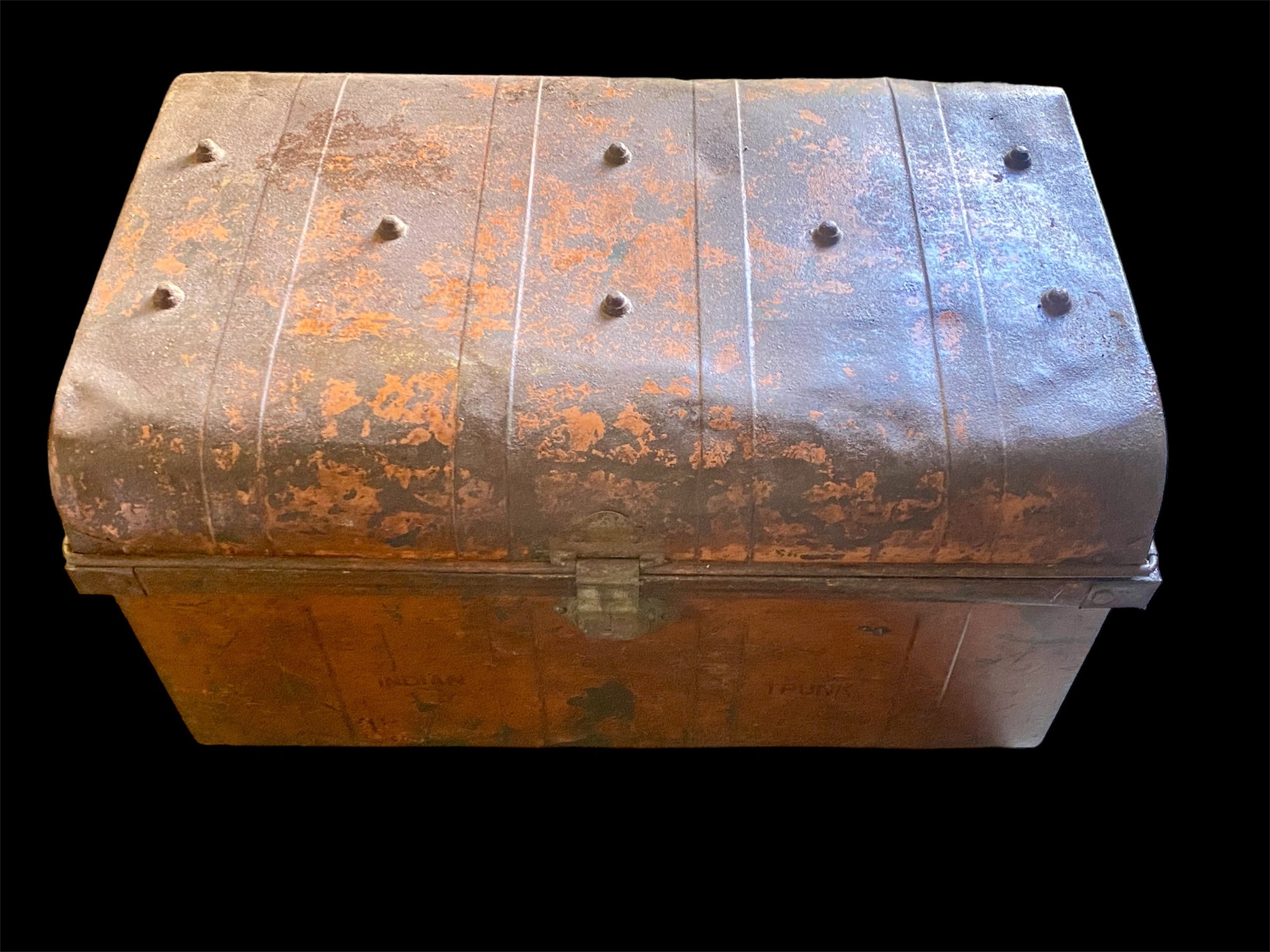 Antique metal trunk, used by surveyors during the Raj and used to protect the surveyors' instruments. This particular example is taller than most of these sorts of suitcases, and would make a lovely coffee table. Inside is the original owner's label. Height 41 cm, length 66 cm, depth 43 cm