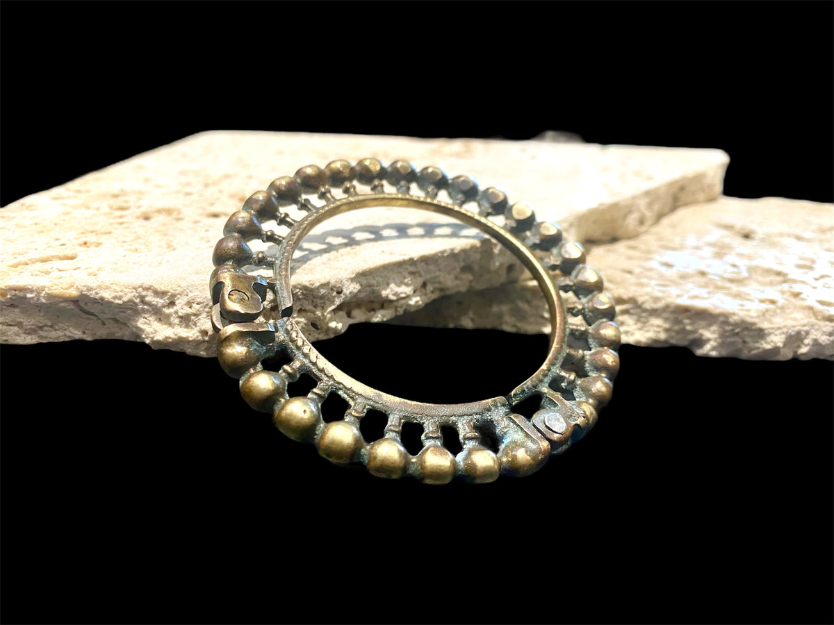 Antique Naga bangle. Bronze, early 20th century. Inside diameter 5.5 cm, inside circumference 18 cm. Rigid, cannot be opened.
