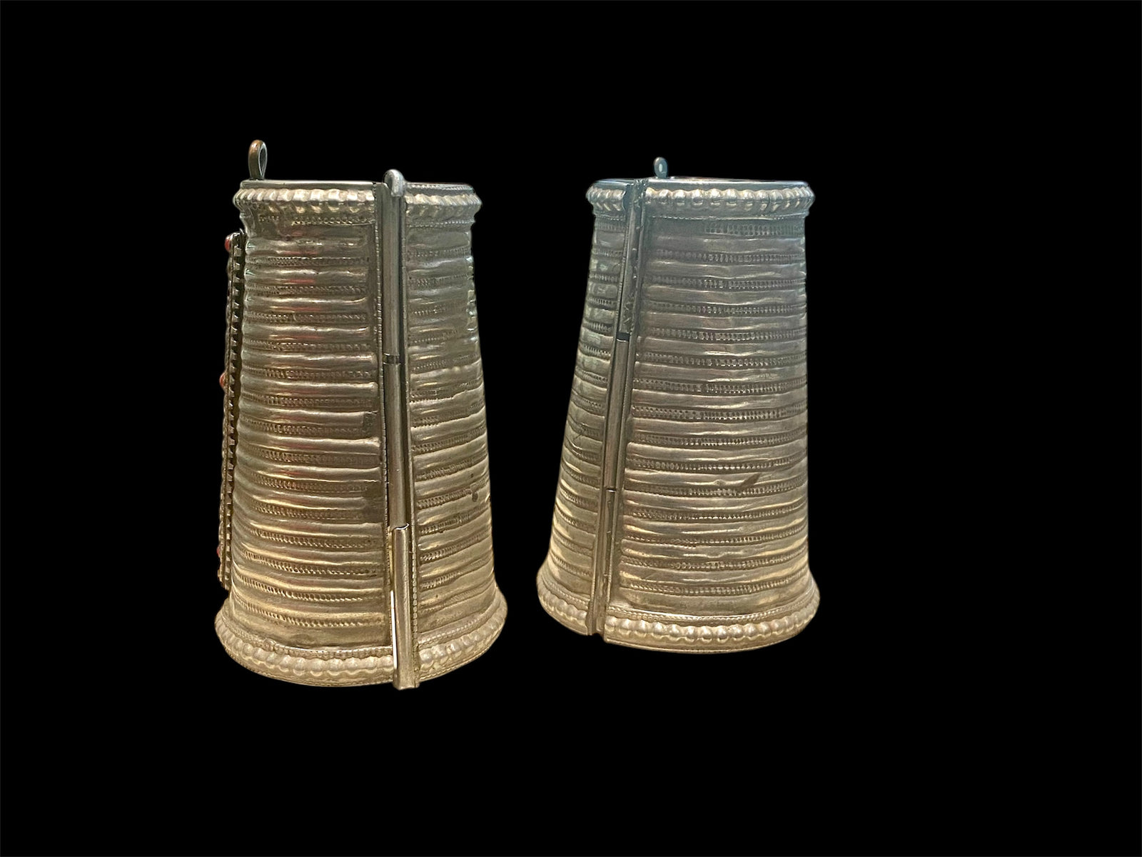 Pair of antique hinged silver cuff bracelets from Pakistan. Mid 19th century. Inside circumference 14 - 18.8 cm, length 10.7 cm