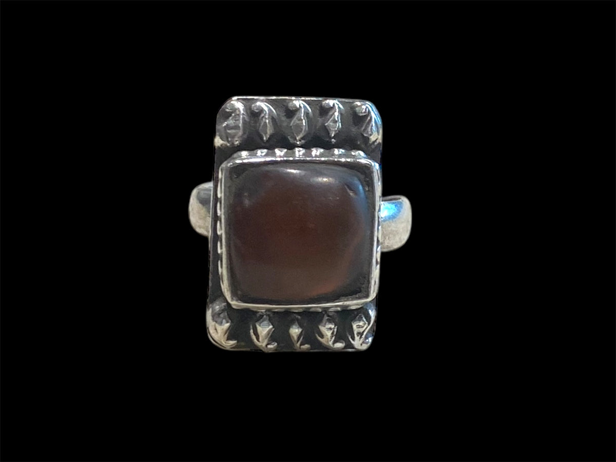 Large square carnelian stone ring. High grade silver. Afghanistan, late 20th C. Adjustable. Measurements: Face of ring 2.3 x 1.4 cm. 17.5 mm | Size 7