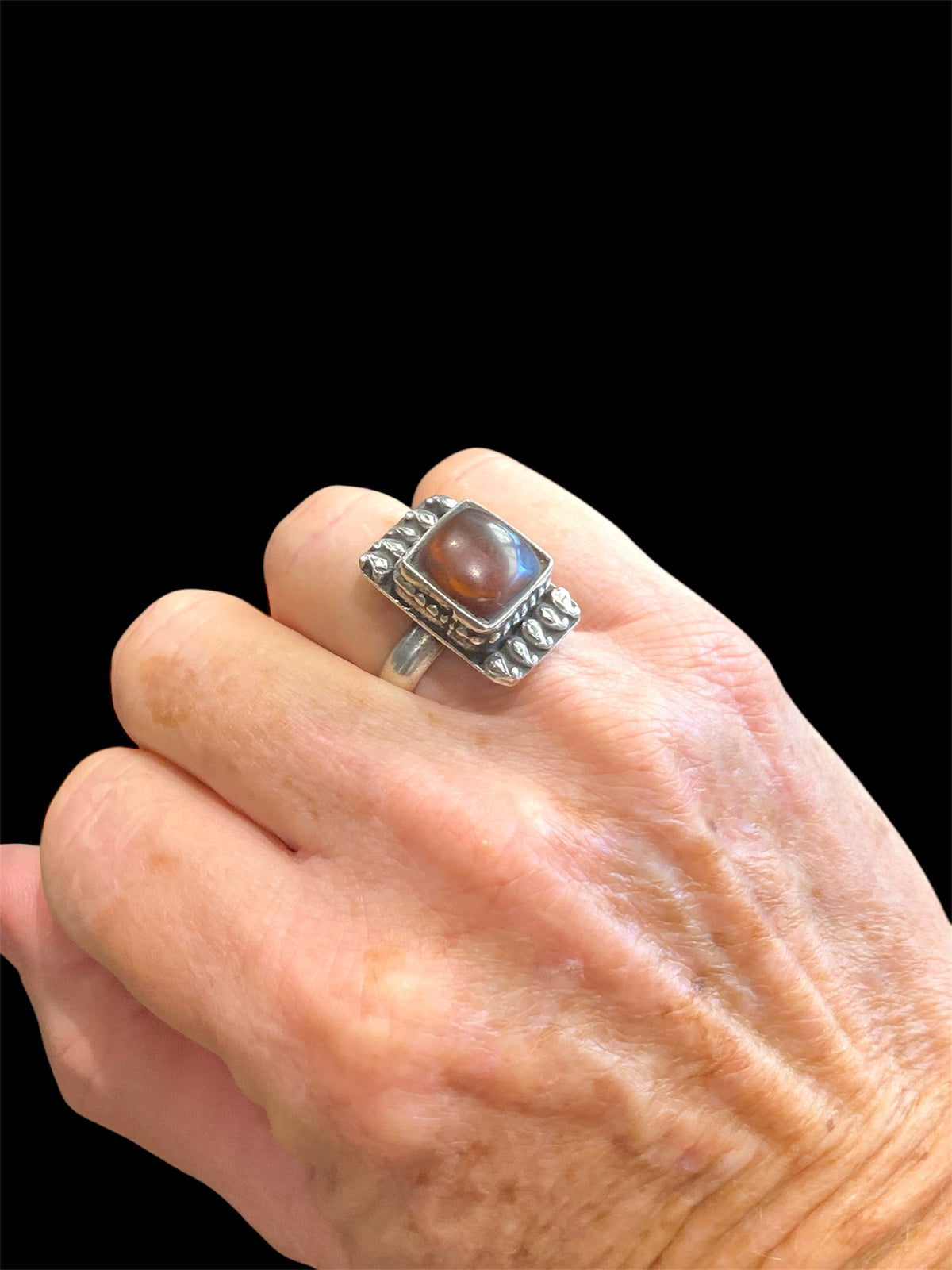Large square carnelian stone ring. High grade silver. Afghanistan, late 20th C. Adjustable. Measurements: Face of ring 2.3 x 1.4 cm. 17.5 mm | Size 7