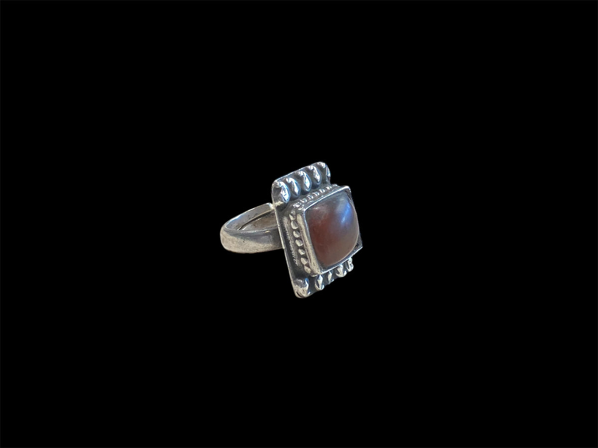 Large square carnelian stone ring. High grade silver. Afghanistan, late 20th C. Adjustable. Measurements: Face of ring 2.3 x 1.4 cm. 17.5 mm | Size 7