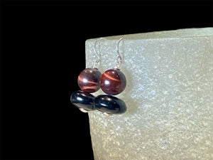 A fun earring consisting of a red tigers eye and black onyx, finished with sterling silver detailing and hooks.

Measurements: length 3 cm