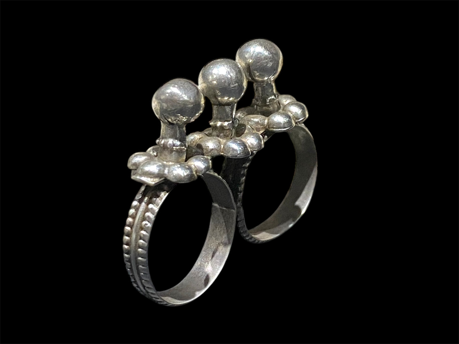 Rare double ring, Rabari, Gujarat region. High grade silver, early 20th century. A  very comfortable piece of jewellery, can be worn on the first two or second two fingers of the hand. Measurements: both rings approx 19 mm inside diameter, US size 9, No 20