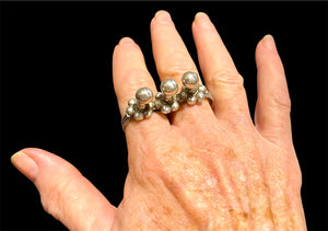 Rare double ring, Rabari, Gujarat region. High grade silver, early 20th century. A  very comfortable piece of jewellery, can be worn on the first two or second two fingers of the hand. Measurements: both rings approx 19 mm inside diameter, US size 9, No 20