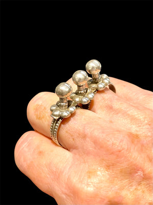 Rare double ring, Rabari, Gujarat region. High grade silver, early 20th century. A  very comfortable piece of jewellery, can be worn on the first two or second two fingers of the hand. Measurements: both rings approx 19 mm inside diameter, US size 9, No 20