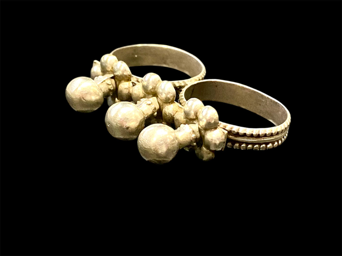 Rare double ring, Rabari, Gujarat region. High grade silver, early 20th century. A  very comfortable piece of jewellery, can be worn on the first two or second two fingers of the hand. Measurements: both rings approx 19 mm inside diameter, US size 9, No 20