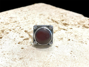 Our statement ring features a large round carnelian stone. High grade silver. Afghanistan, late 20th C. The ring is open and can be adjusted. Sizing: 18.25 mm | Size 8 