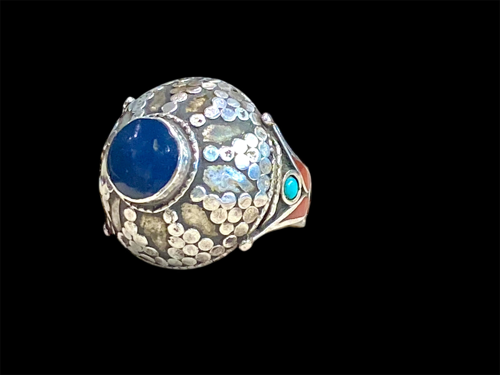 Dome shaped ring features Afghan lapis, turquoise and coral. Sterling silver. Afghanistan. Measurements: face 2.3 cm diameter, Sizing: 18.25 mm | Size 8
