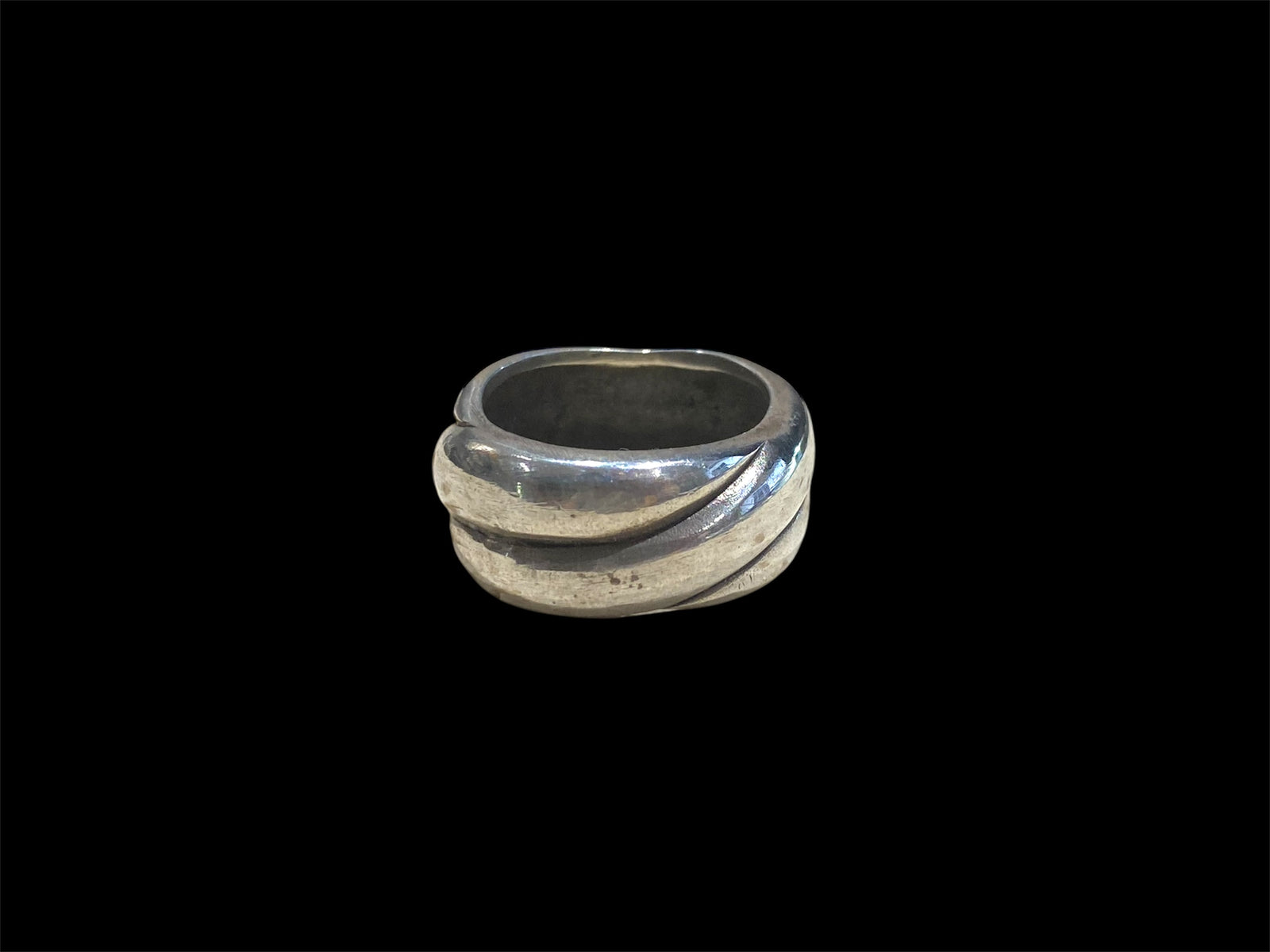 Twisted sterling silver ring. Band width 1.2 cm.