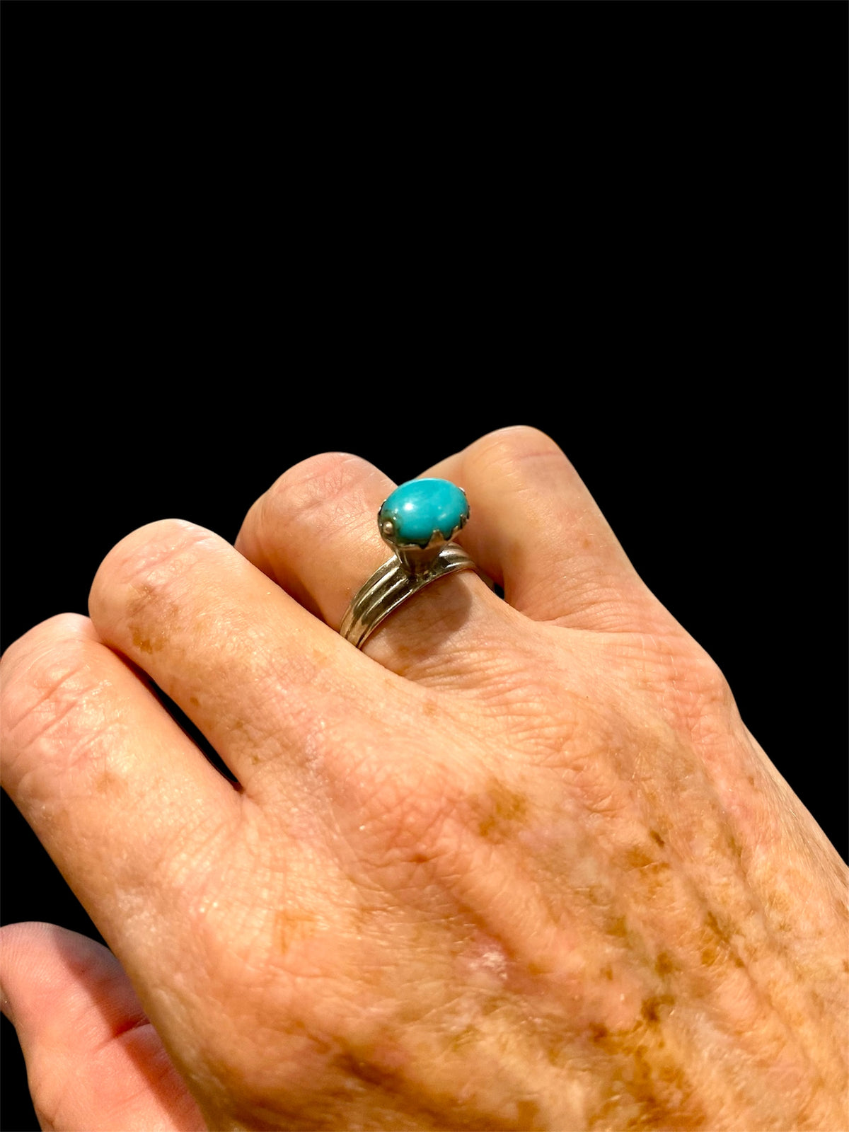 This unusual ring features an oval turquoise stone, set in a very high conical mount over a slender band. The turquoise stone is of excellent quality and contains very little matrix. Central Asia. Circa 1930. Stone 1 x 0.8 cm. Size 7 | 17.5 mm