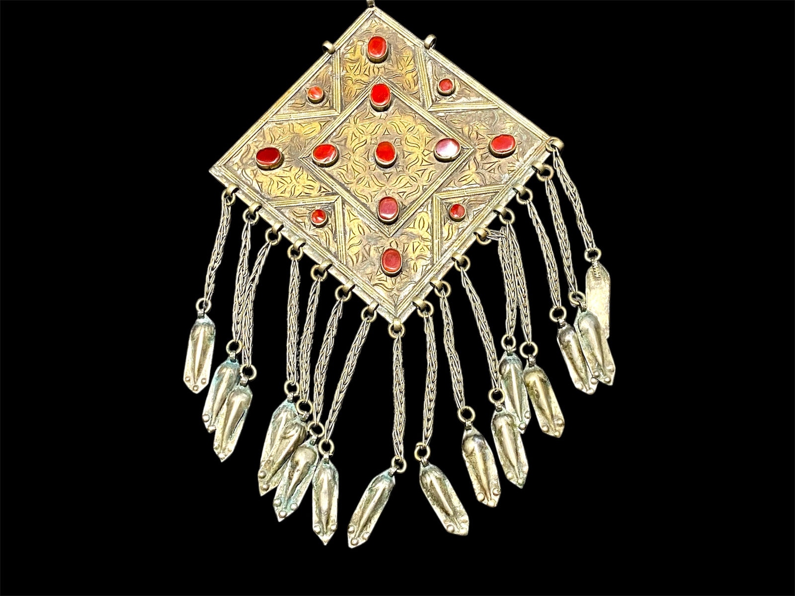 Large lozenge-shaped ornament (gonzuk). Tekke Turkoman, early 20th century. Height 26.4 cm