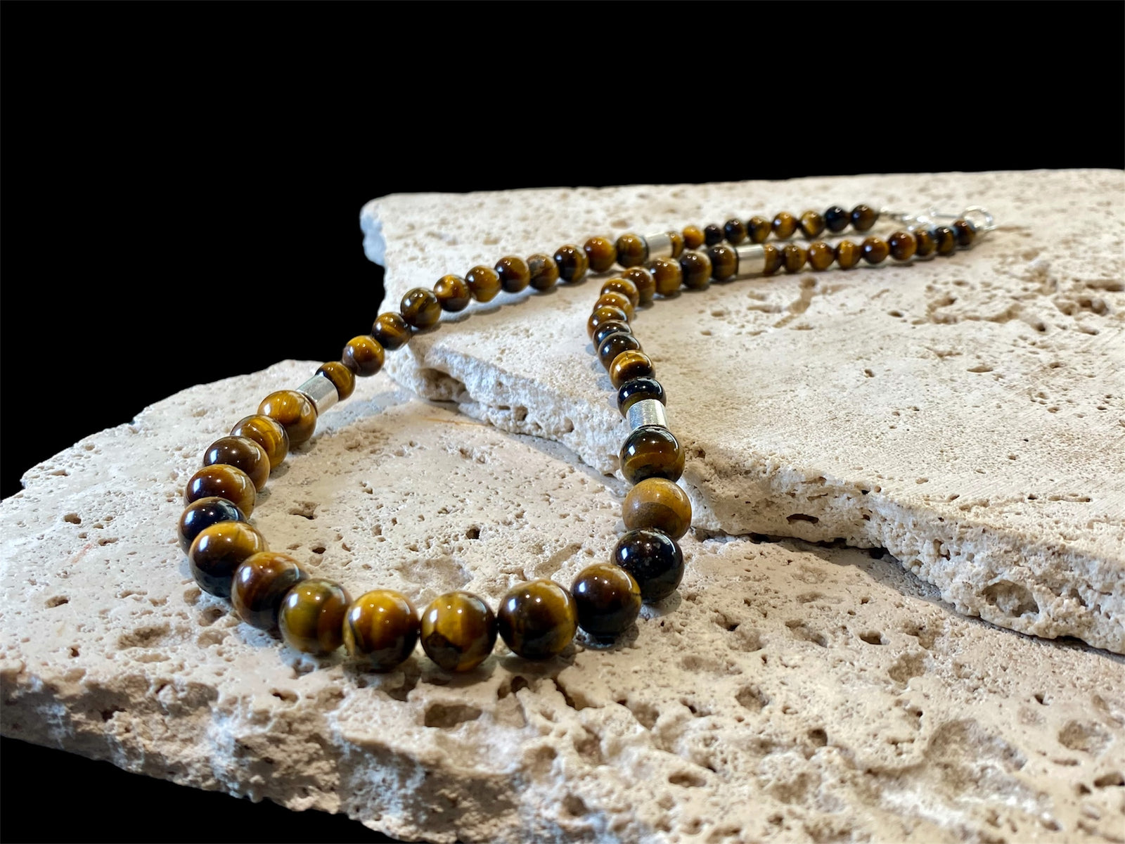 Graduated natural tigers eye necklace feature sterling silver detailing. Length 46 cm