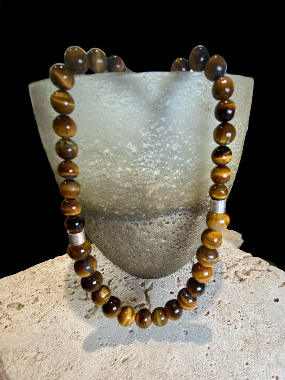 Graduated natural tigers eye necklace feature sterling silver detailing. Length 46 cm