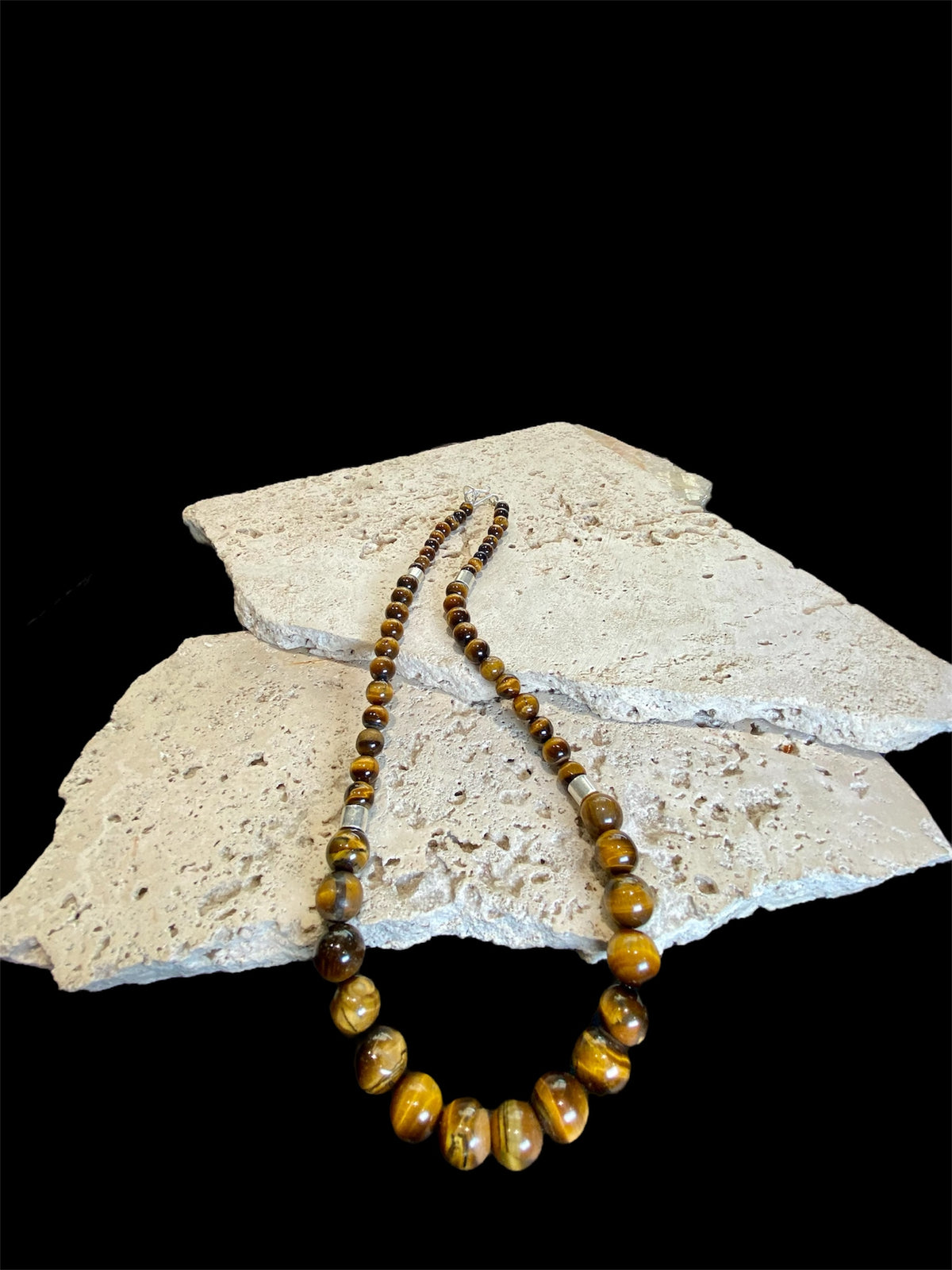 Graduated natural tigers eye necklace feature sterling silver detailing. Length 46 cm
