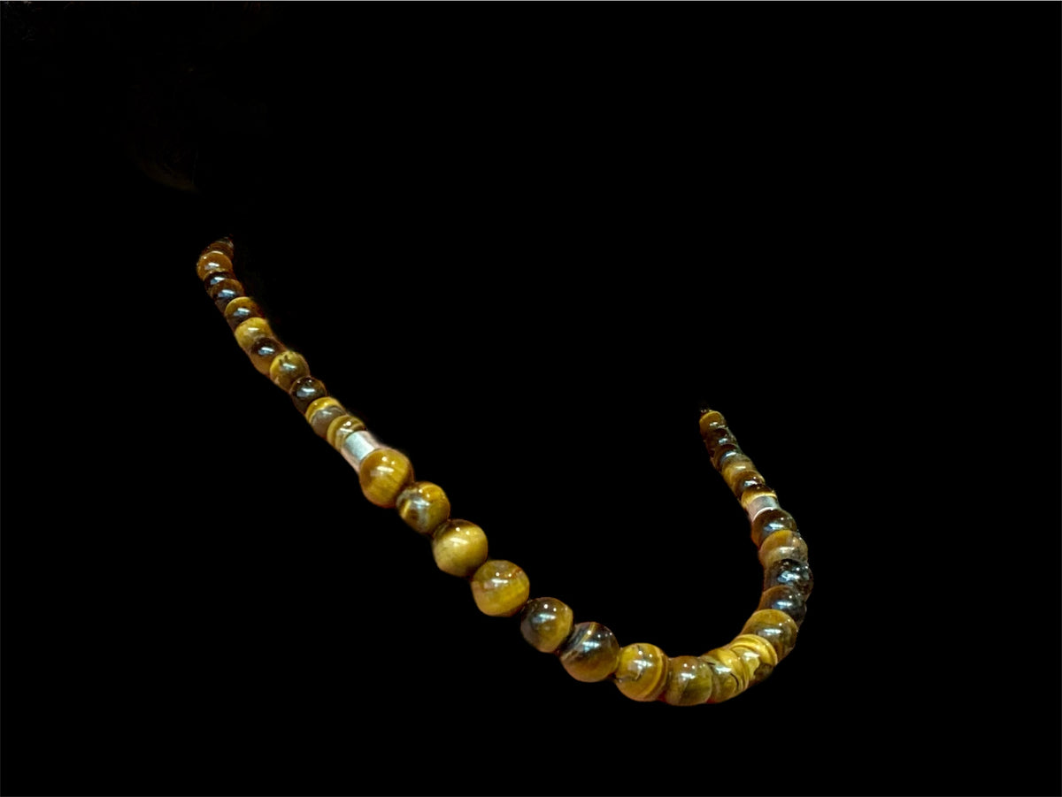 Graduated natural tigers eye necklace feature sterling silver detailing. Length 46 cm