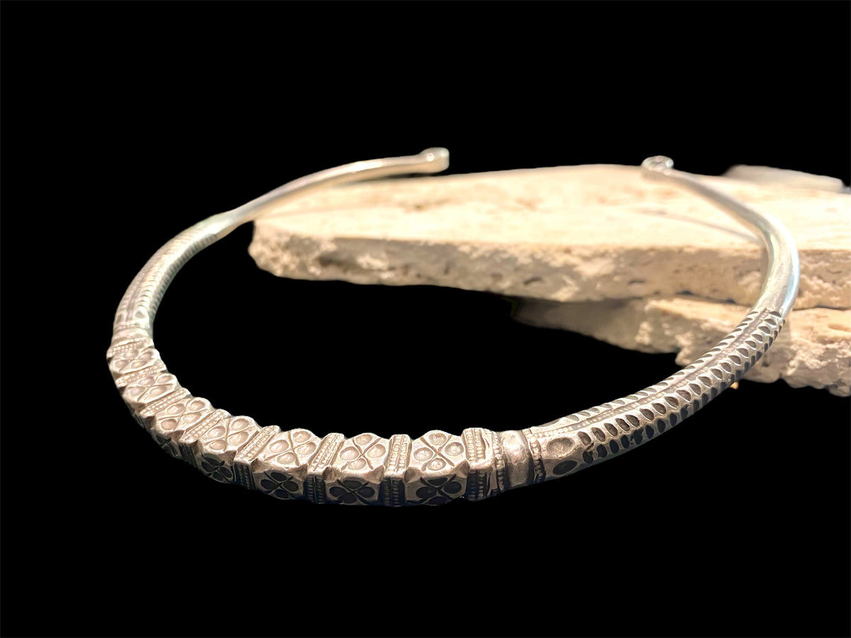 Solid silver hansuili torc necklace. Gujarat, early to mid 20th C. Inside width 13.8 cm, at opening 6.5 cm