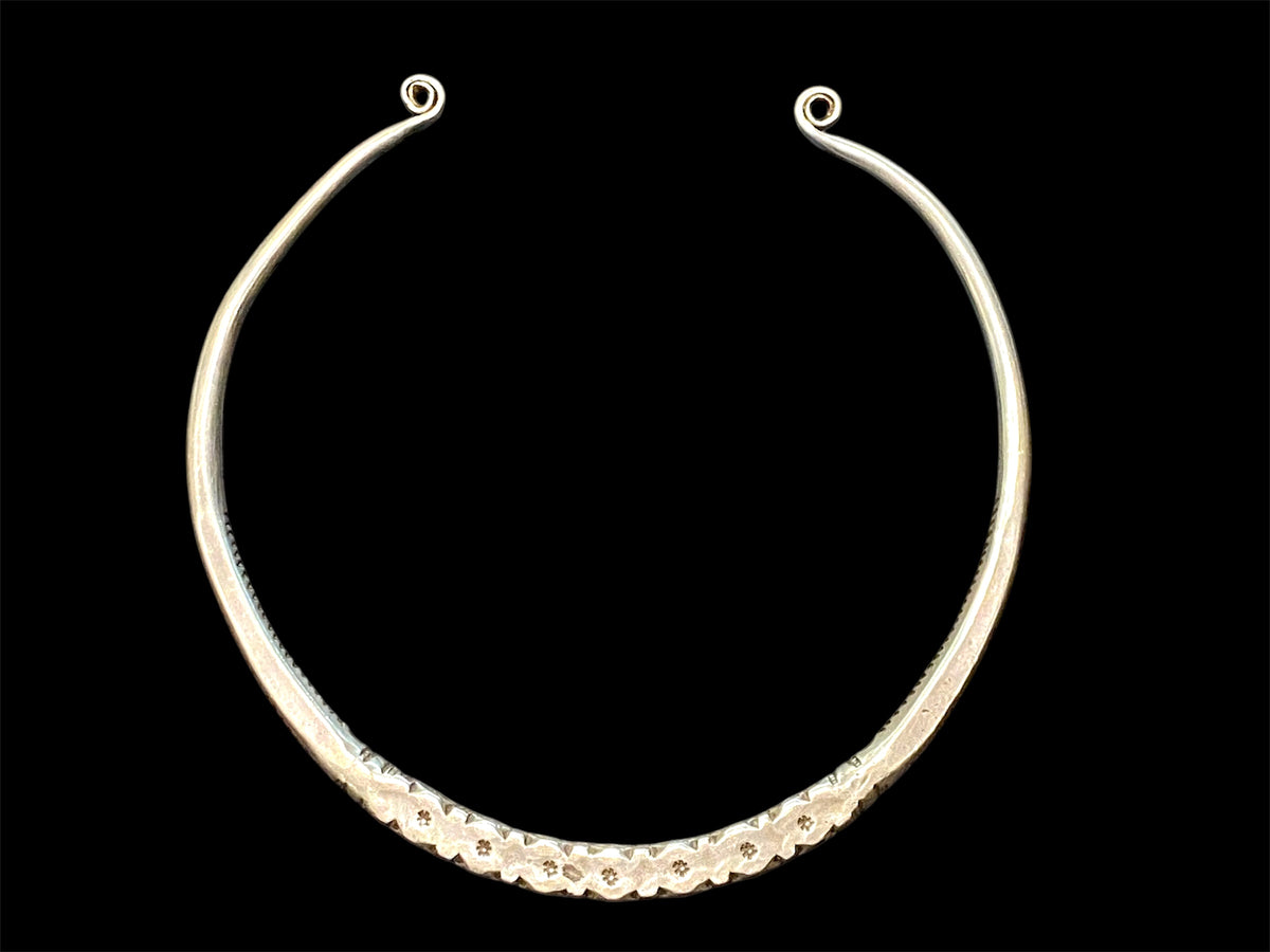 Solid silver hansuili torc necklace. Gujarat, early to mid 20th C. Inside width 13.8 cm, at opening 6.5 cm