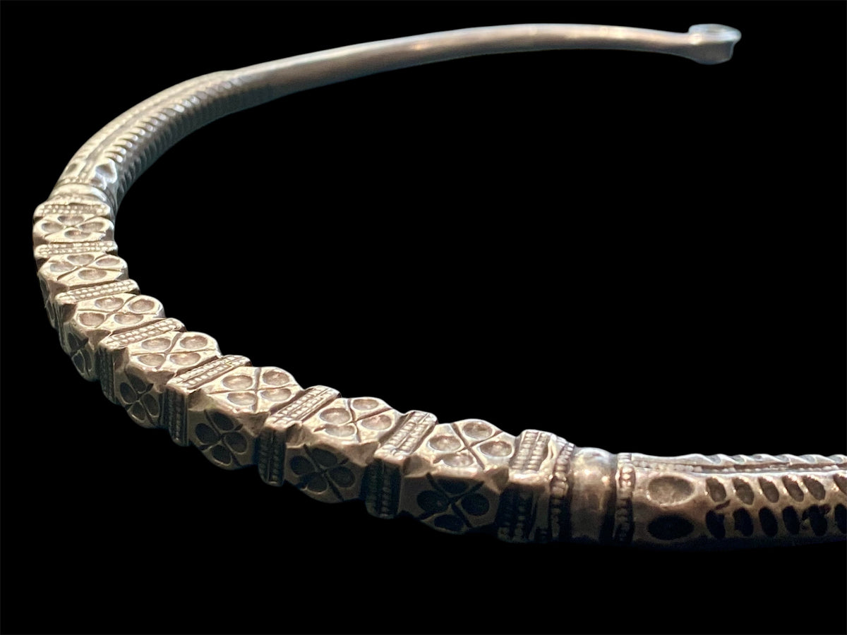 Solid silver hansuili torc necklace. Gujarat, early to mid 20th C. Inside width 13.8 cm, at opening 6.5 cm