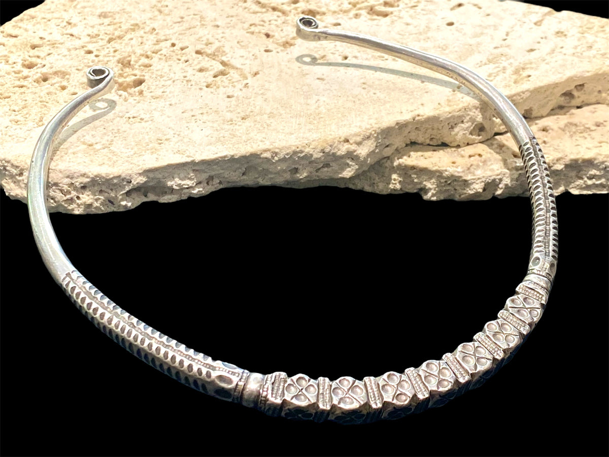 Solid silver hansuili torc necklace. Gujarat, early to mid 20th C. Inside width 13.8 cm, at opening 6.5 cm
