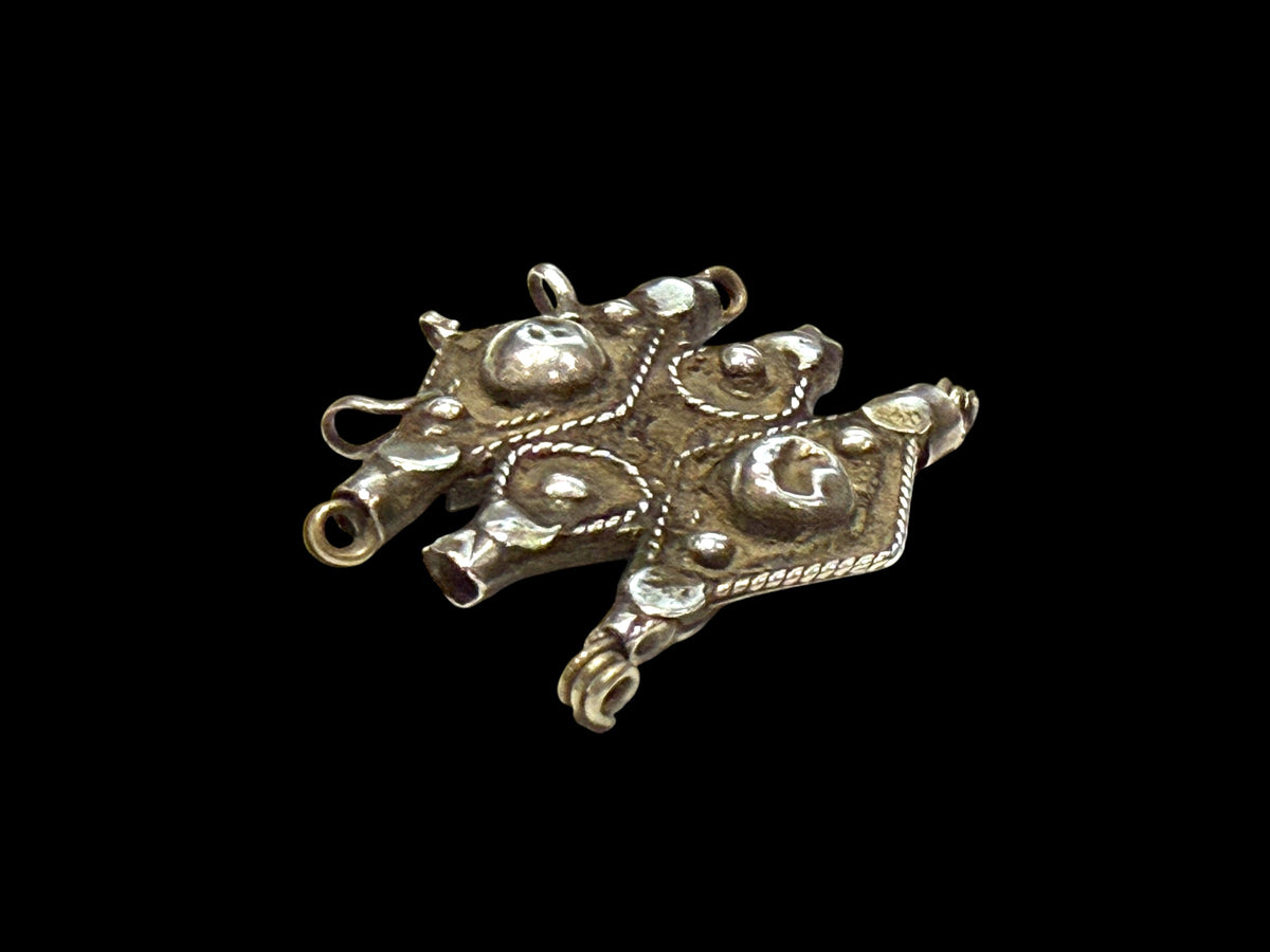Antique Tunisian pendant with 3 bails and tubular fittings at back for stringing onto a necklace. High grade silver, 19th century. Height 3.8 cm, width 4 cm