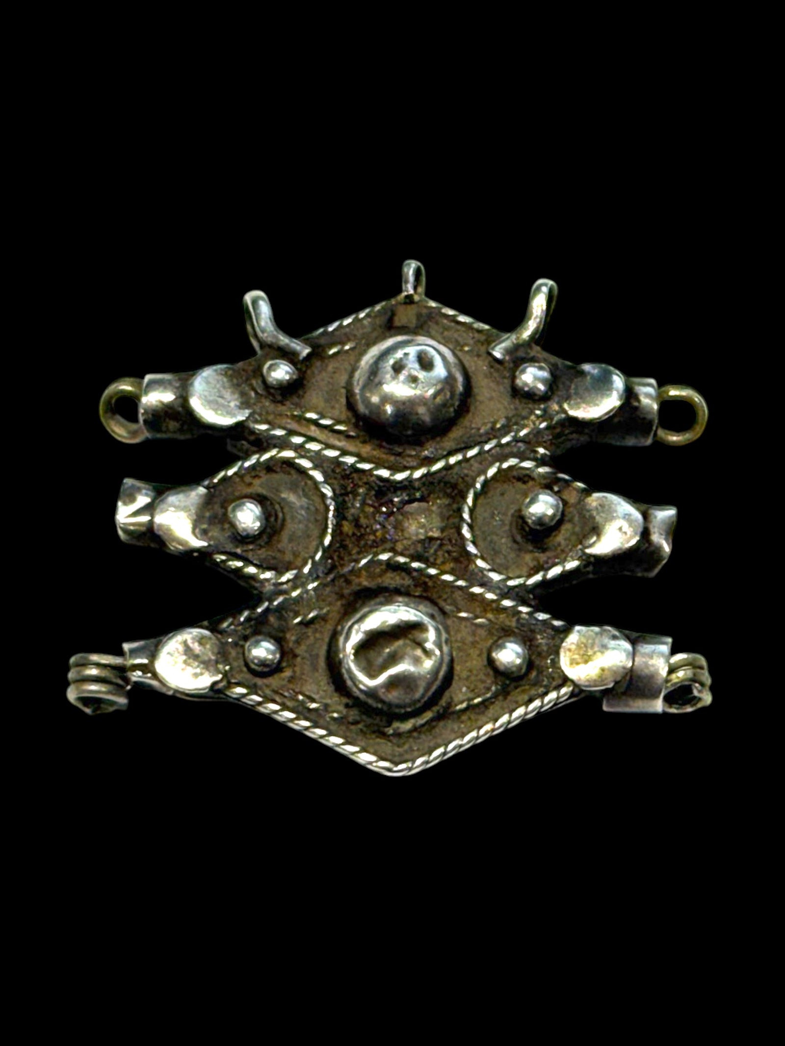 Antique Tunisian pendant with 3 bails and tubular fittings at back for stringing onto a necklace. High grade silver, 19th century. Height 3.8 cm, width 4 cm