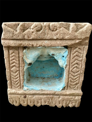 Antique Indian hand carved stone temple wall niche. Pink sandstone and layered turquoise blue paint. Rajasthan, India. 19th C. H 24 cm, D 11 cm, W 22 cm
