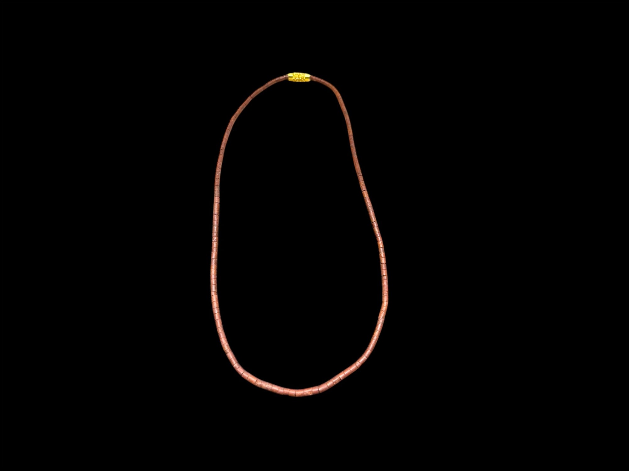 Natural serpentine bead necklace in a mat red-brown colour. Brass metal screw clasp. Measurements: 39 cm length, tube beads 2 mm diameter