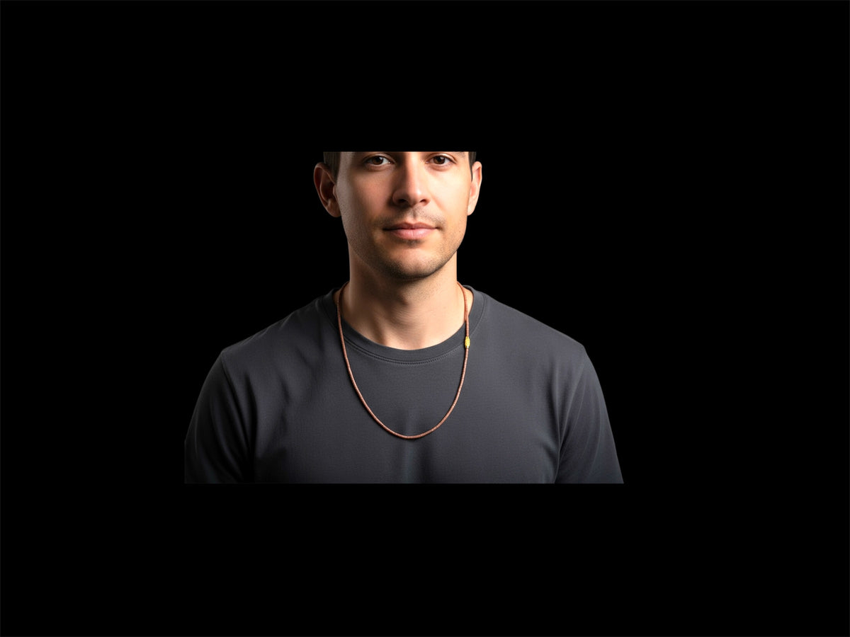 Natural serpentine bead necklace in a mat red-brown colour. Brass metal screw clasp. Measurements: 39 cm length, tube beads 2 mm diameter