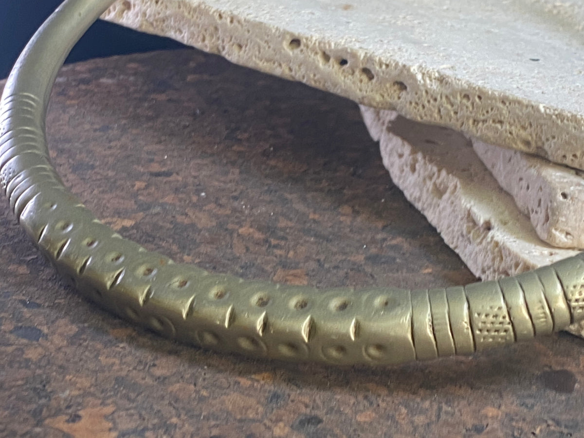 Solid cast & chiselled hansuli torque. rural Gujarat, India. Coin silver. 19th century. Width 16 cm, width at opening 7 cm. Weight 260 g