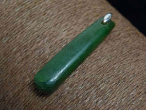 jade jewellery, maori jade kuru pendant, jade and silver pendant, nephrite jade pendant