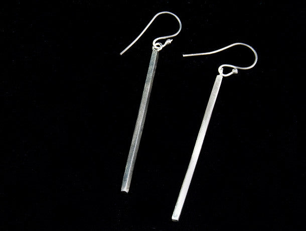 Simple and elegant long silver drop earrings that are easy to wear and suit everyone