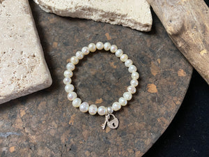 freshwatch pearl elasticized bracelet with sterling silver bead and charm