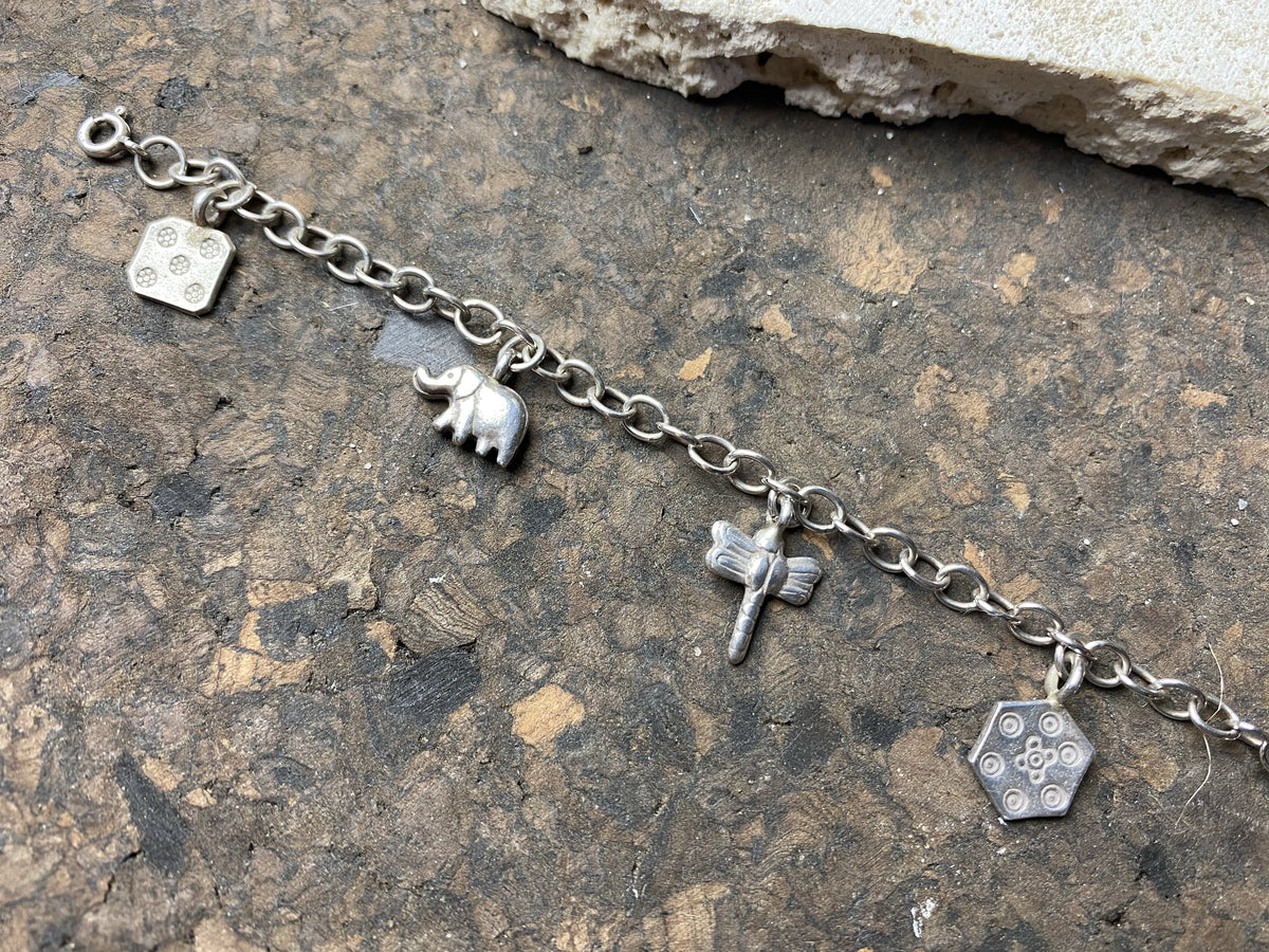 Sterling silver charm bracelet with 6 charms including elephant, dragonfly and seashell, with room to add more charms. With extension chain. Length 17.5 cm, with extension chain 22 cm 