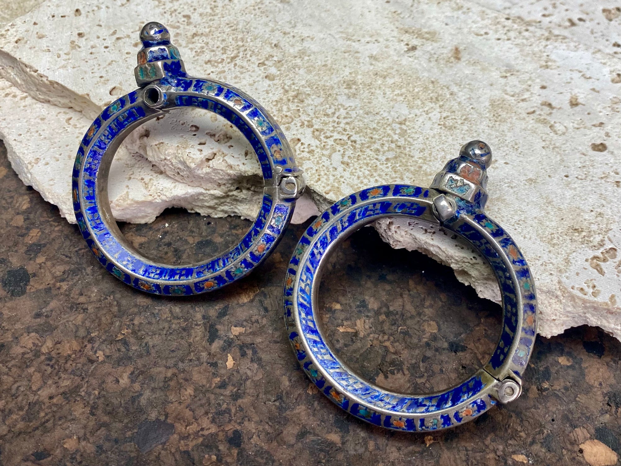 Pair of antique hinged and enameled cuffs, 19th century, Mulan Pakistan, silver
