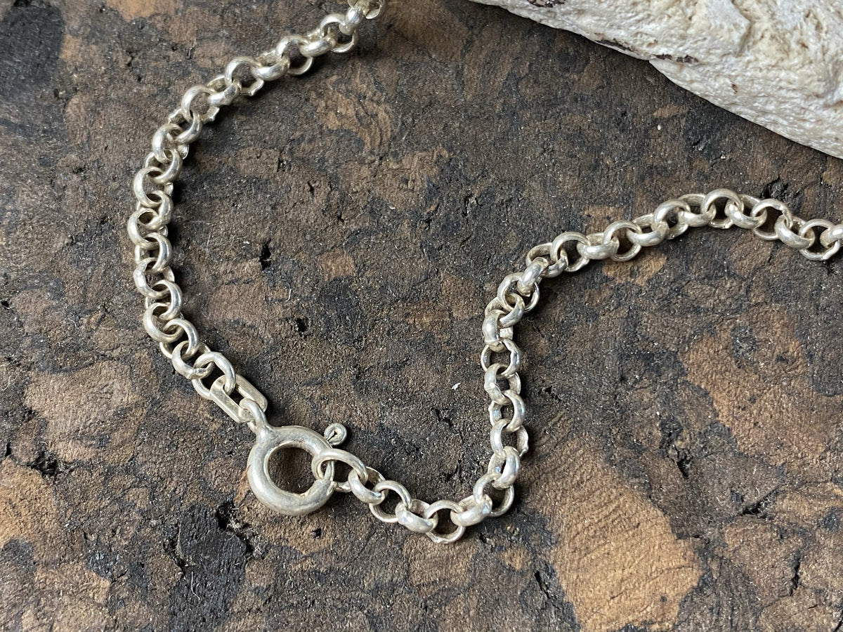 Belcher chain with round links. Sterling silver. Ring clasp