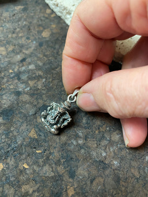 Sterling silver ganesh pendant, length 2.7 cm