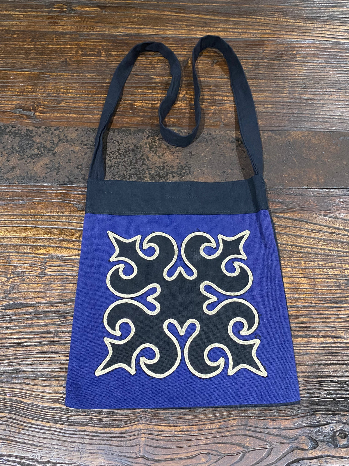 Yao hill tribe shoulder bags, stylish and practical, made from 100% cotton, with velcro tab fastening and zippered pocket inside.  Black backs and straps.  Measurements:  Height 34 x Width 25 cm  Strap height 52 cm