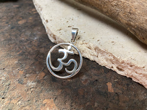 A beautiful, simple sterling silver Om pendant, length 3.5 cm