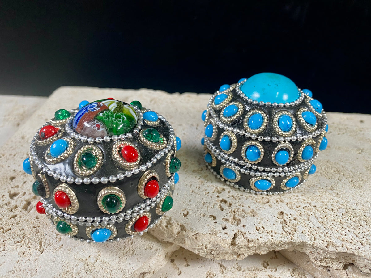 Small round trinket boxes. Aluminium and resin stone decoration. Velvet lined. Height 5 cm x 5.5 cm diameter