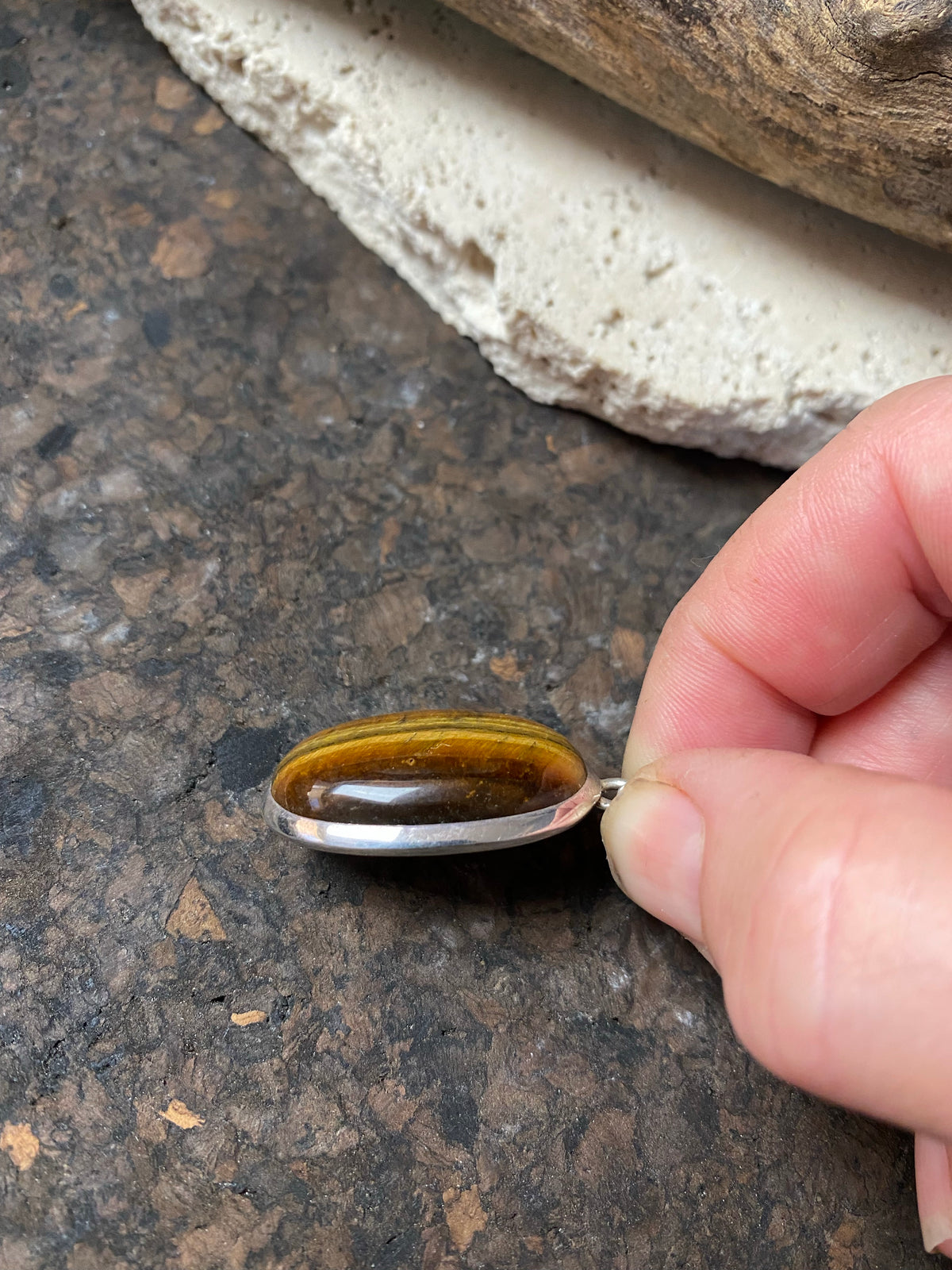 Tigers eye and sterling eilver oval pendant, length 4.2 cm