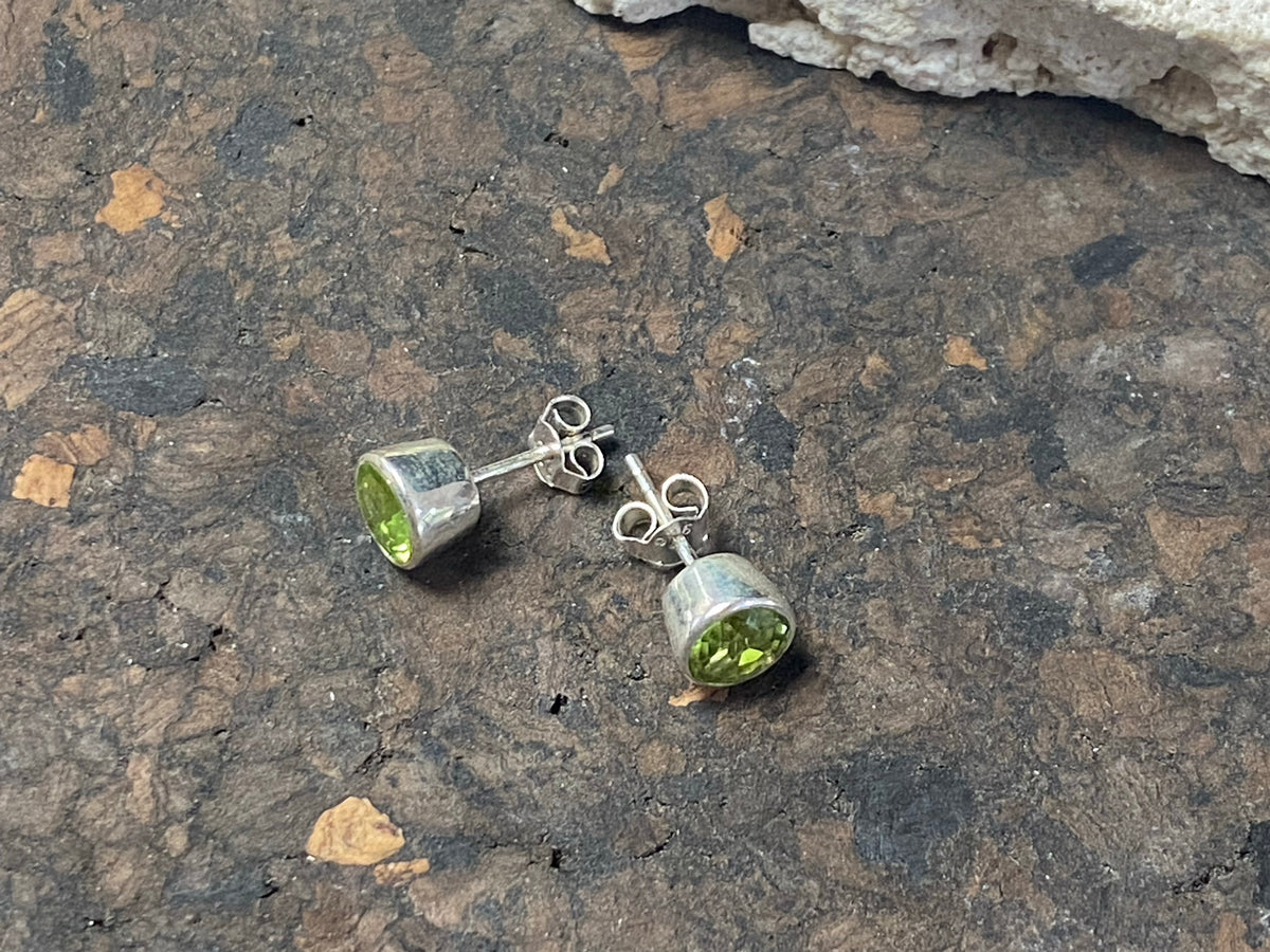 Elegant facet cut peridot and sterling silver earring studs, diameter 7 mm height 5 mm