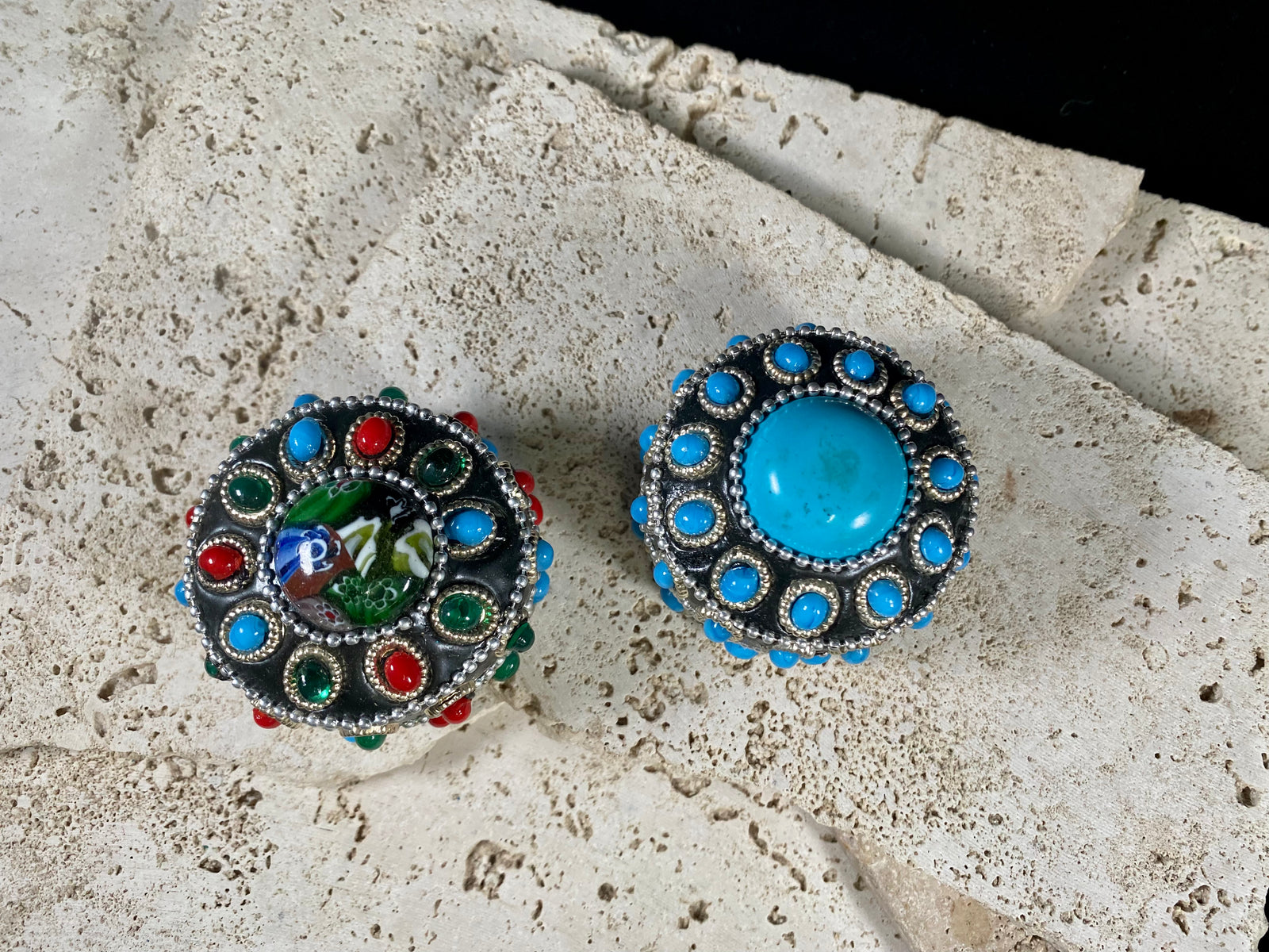 Small round trinket boxes. Aluminium and resin stone decoration. Velvet lined. Height 5 cm x 5.5 cm diameter