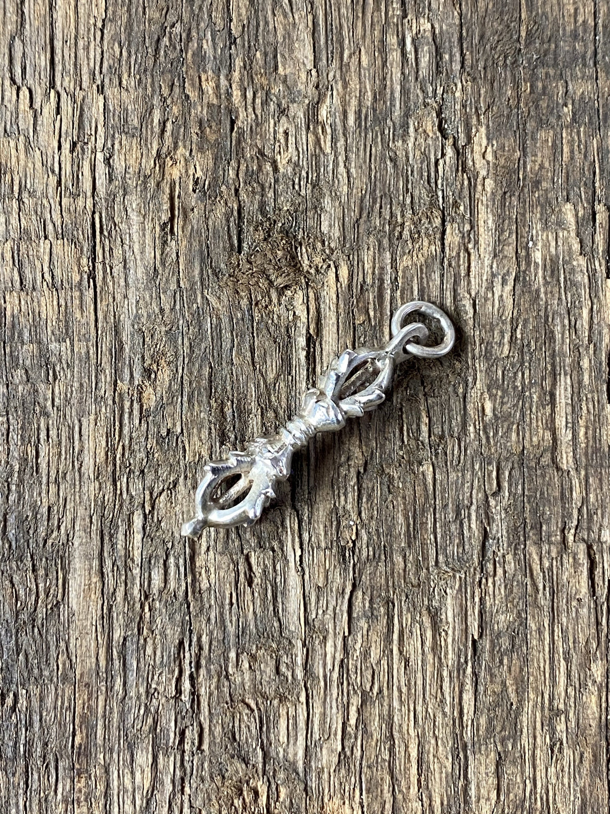 Detailed sterling silver dorje pendant 3.2 cm in length
